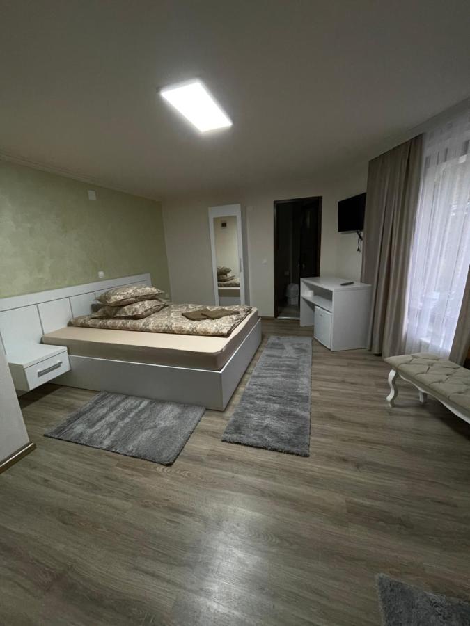 Conacul Pestera Ursilor Chiscau Exterior photo