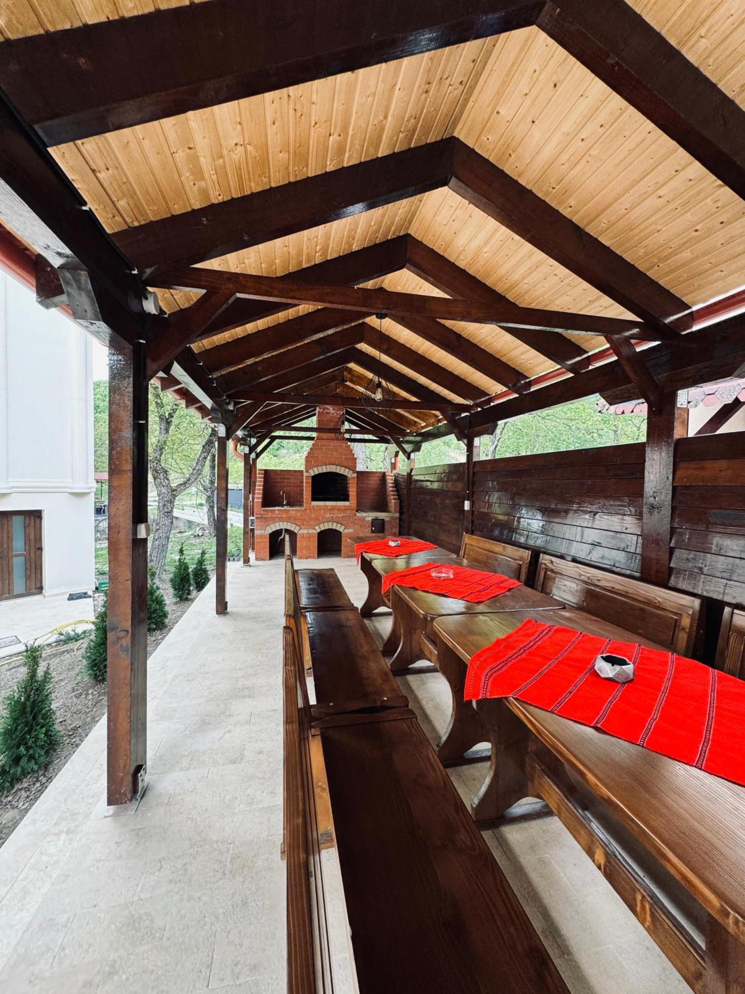 Conacul Pestera Ursilor Chiscau Exterior photo